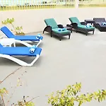 Hotel 12 BEES