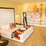 In Fashion Hotel & Spa (Adults Only)