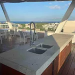 Increíble estudio moderno con alberca y gimnasio