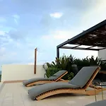Spacious Studio, Incredible Rooftop With Sea View
