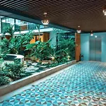 The Shore At 46Th Luxury Condos