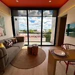 Beautiful Apt Steps From The Beach W/ Rooftop Pool