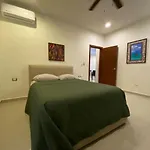The Best Location 2Br Condo- 100M To Beach And 5Ave
