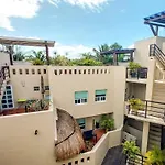 2Br Apt Close To The Beach And 1 Block From 5Th Av
