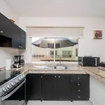 Downtown Penthouse, Pool, Pvt Roof Terrace With Bbq