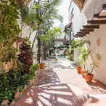 Colorful Hacienda Style 2Br With Pool Steps To Beach