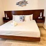 Itzamna Suite Deluxe Con Jacuzzi