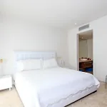 Spacious Magia Condo Steps To The Beach & 5Th Ave