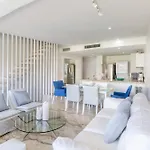 Spacious Magia Condo Steps To The Beach & 5Th Ave