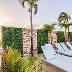 Radiant Rooftop Pool At Menesse 38Th Perfect Location