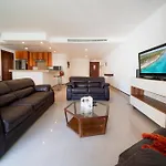 2 Bedroom Condo With Pool, Gym & Parking - Quadra Alea - Wayak 301