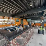 1 Bedroom Condo With Rooftop Pool & Bar - At It Residences - Condo Iris