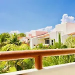 Deluxe Jacuzzi Balcony Room With Swimming Pool Air Conditioning And Parking