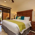 El Faro Oceanfront Apartments