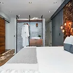Life Boutique Condo