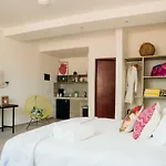 Dewl Estudios & Residences : The Kahlo