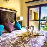 El Faro Oceanfront Apartments