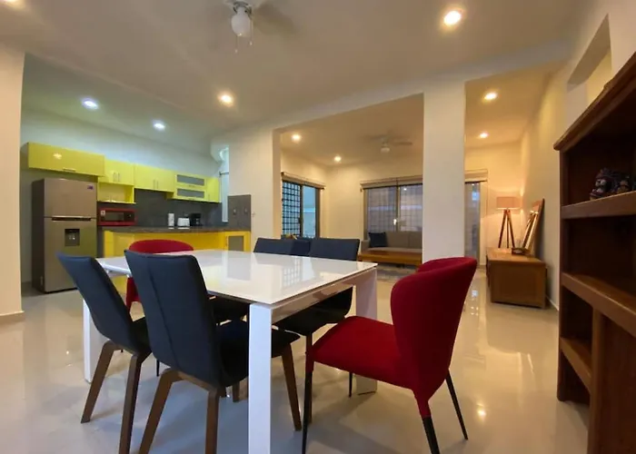 The Best Location 2Br Condo- 100M To Beach And 5Ave