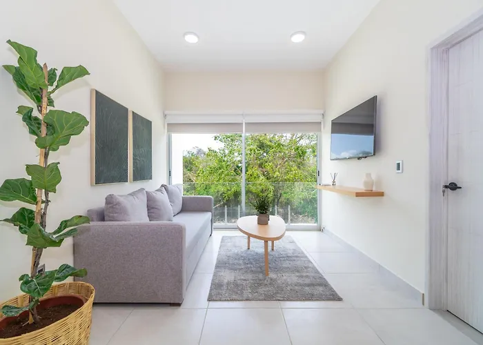 2 Bd Suite With Balcony Gym Rooftop Pool Hot Tub