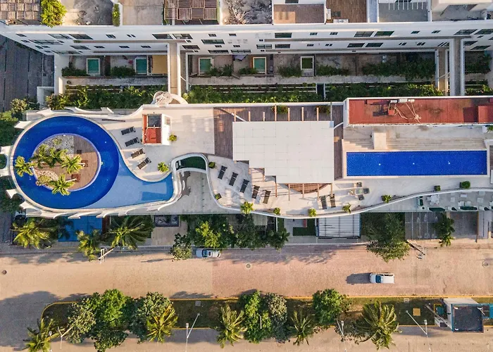 Modern Condo 200M From Beach & 5Th Ave