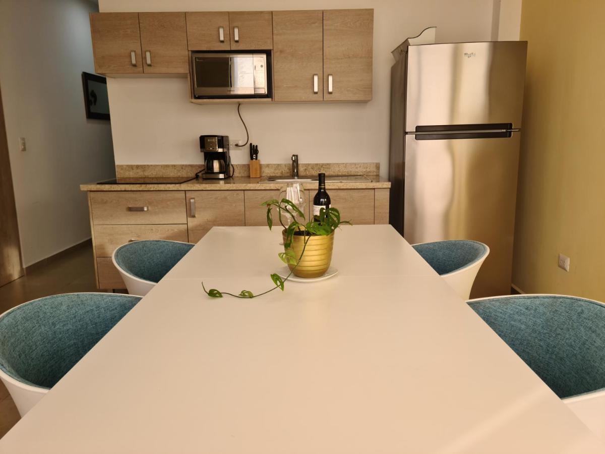 Luxury 2br, Pool Roof, Near To The Apartment