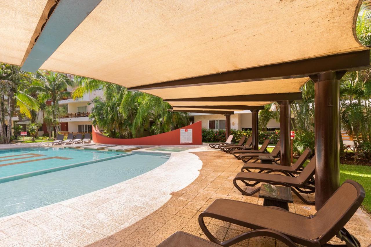 Phenomenal Combo Of 2 Separate Ph 1 In With Private Jacuzzi, Chic Amenities, Gym And 2 Rooftops Apartment *