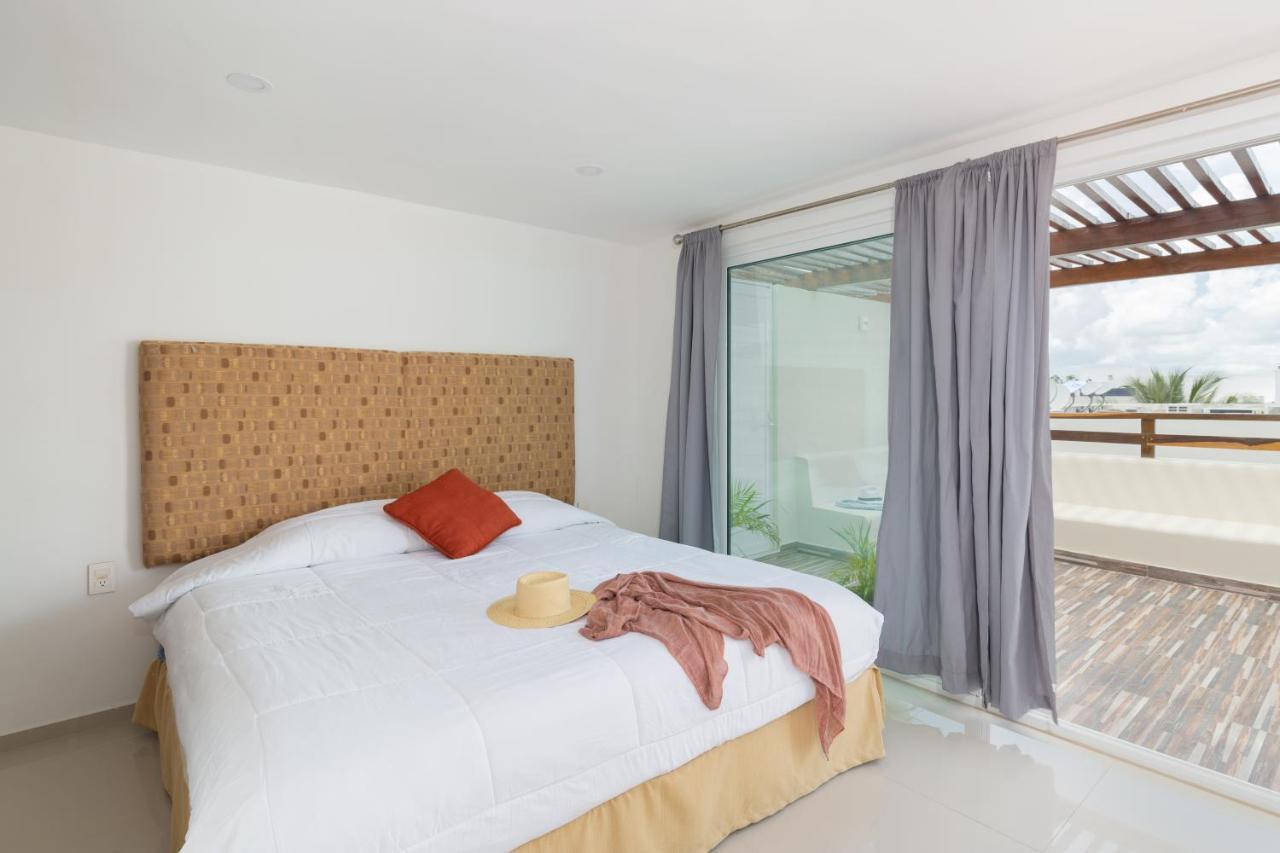 Phenomenal Combo Of 2 Separate Ph 1 In With Private Jacuzzi, Chic Amenities, Gym And 2 Rooftops *