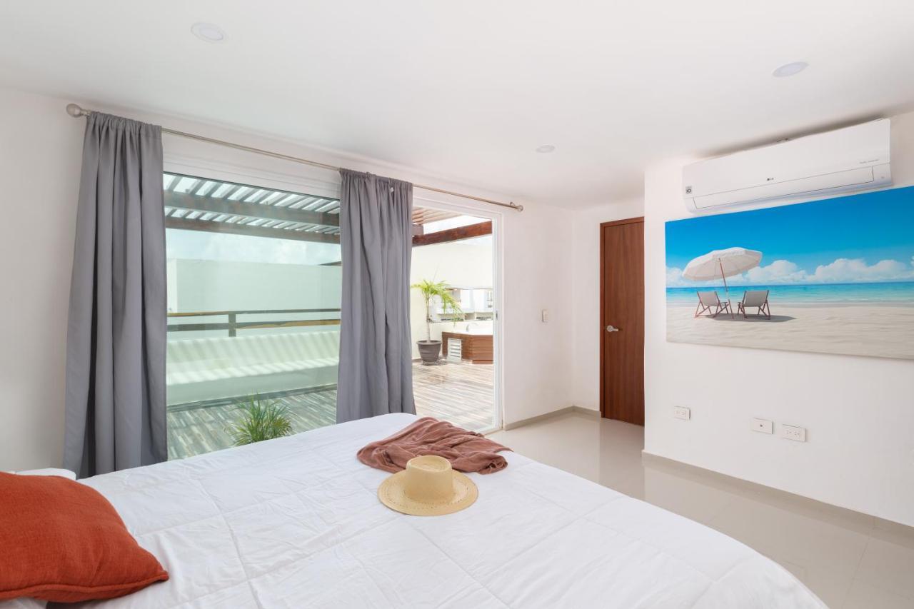Phenomenal Combo Of 2 Separate Ph 1 In With Private Jacuzzi, Chic Amenities, Gym And 2 Rooftops Apartment