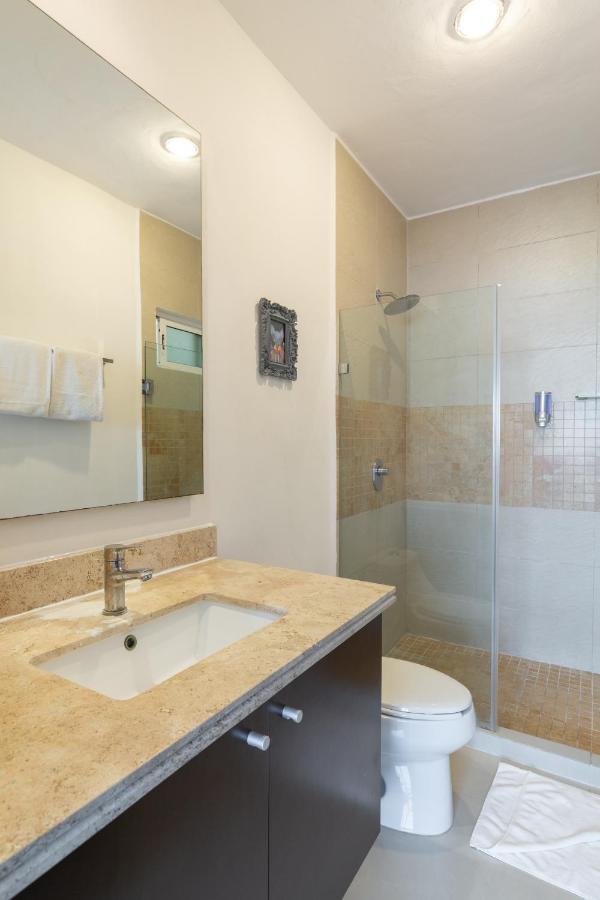 Phenomenal Combo Of 2 Separate Ph 1 In With Private Jacuzzi, Chic Amenities, Gym And 2 Rooftops