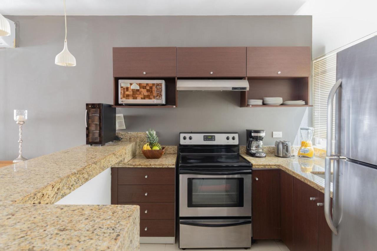 Phenomenal Combo Of 2 Separate Ph 1 In With Private Jacuzzi, Chic Amenities, Gym And 2 Rooftops Playa del Carmen