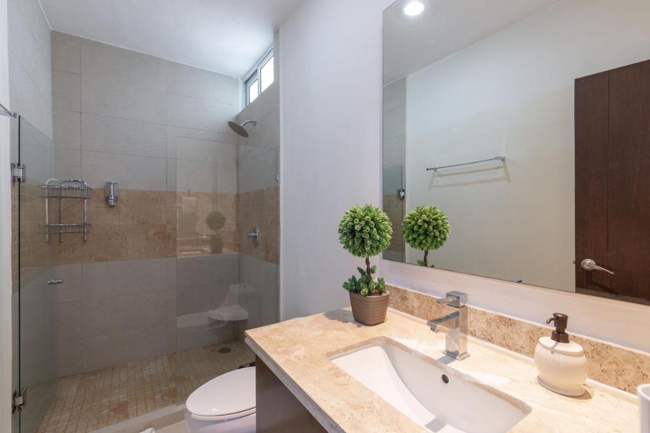 Phenomenal Combo Of 2 Separate Ph 1 In With Private Jacuzzi, Chic Amenities, Gym And 2 Rooftops Playa del Carmen