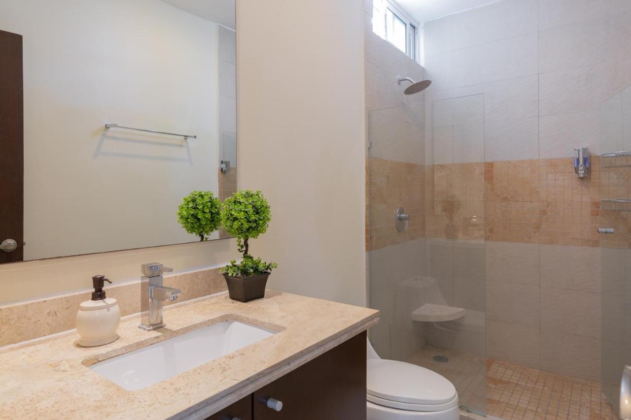 Phenomenal Combo Of 2 Separate Ph 1 In With Private Jacuzzi, Chic Amenities, Gym And 2 Rooftops Apartment *