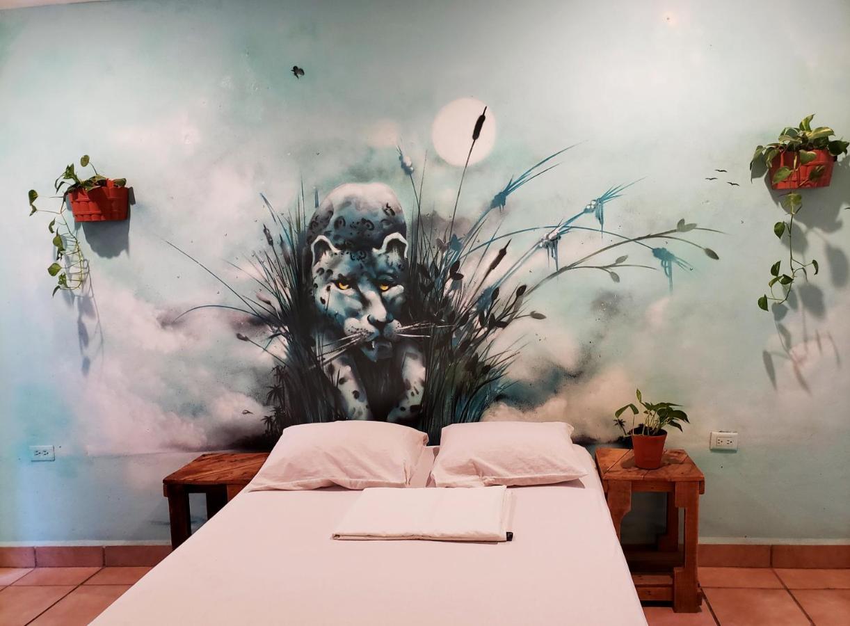 Tres Mundos Hostal *
