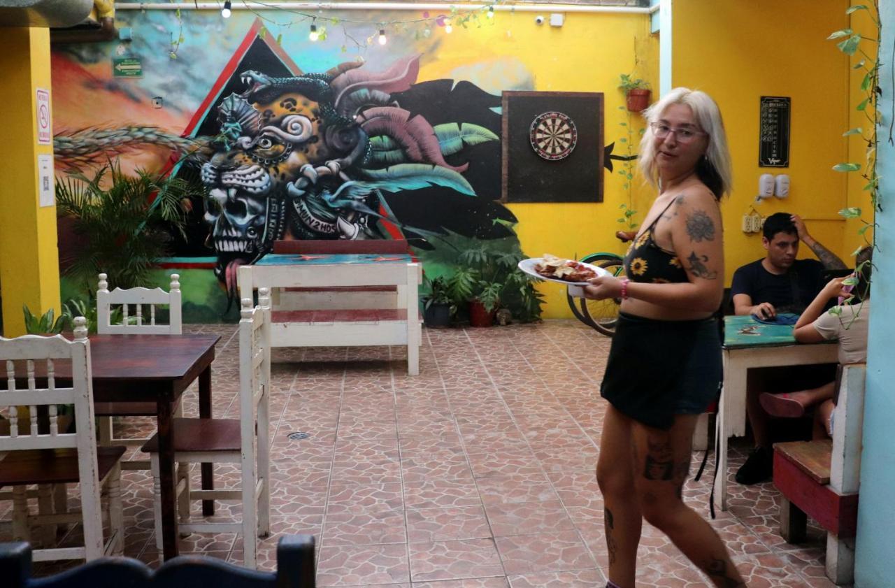 Tres Mundos Hostal