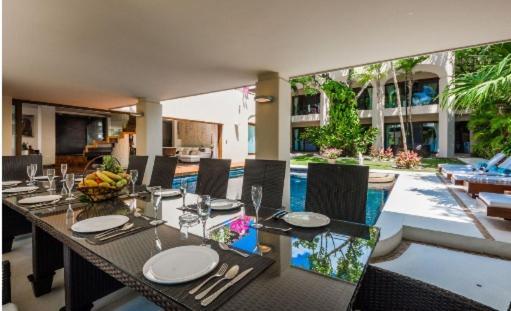 Villa Amazing Hacienda For 14 Guests! Steps To The Beach!