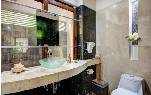 Amazing Hacienda For 14 Guests! Steps To The Beach! Villa