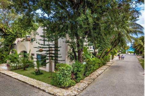 Amazing Hacienda For 14 Guests! Steps To The Beach! *