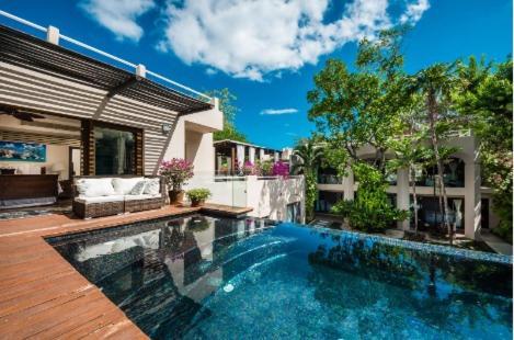 Amazing Hacienda For 14 Guests! Steps To The Beach!