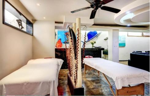 Amazing Hacienda For 14 Guests! Steps To The Beach! *