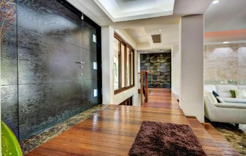 Amazing Hacienda For 14 Guests! Steps To The Beach!