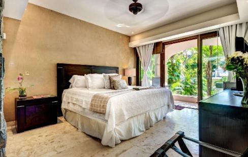 Amazing Hacienda For 14 Guests! Steps To The Beach! Villa *