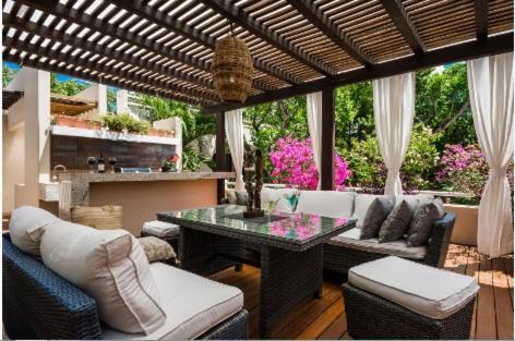 Amazing Hacienda For 14 Guests! Steps To The Beach! Villa *