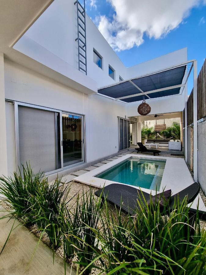 Modern Rutelena +good Location+pool+ac+sleeps 12 Ferienhaus *