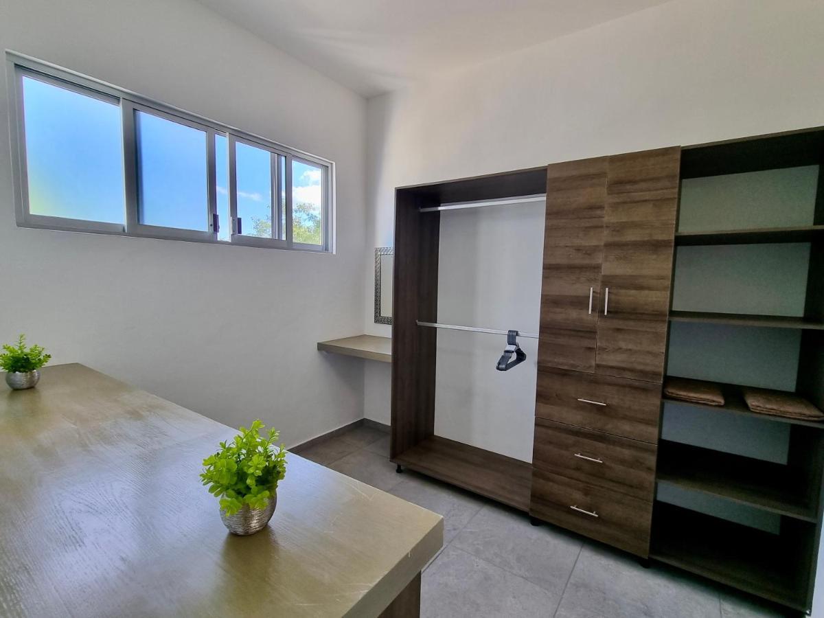Modern Rutelena +good Location+pool+ac+sleeps 12 Ferienhaus