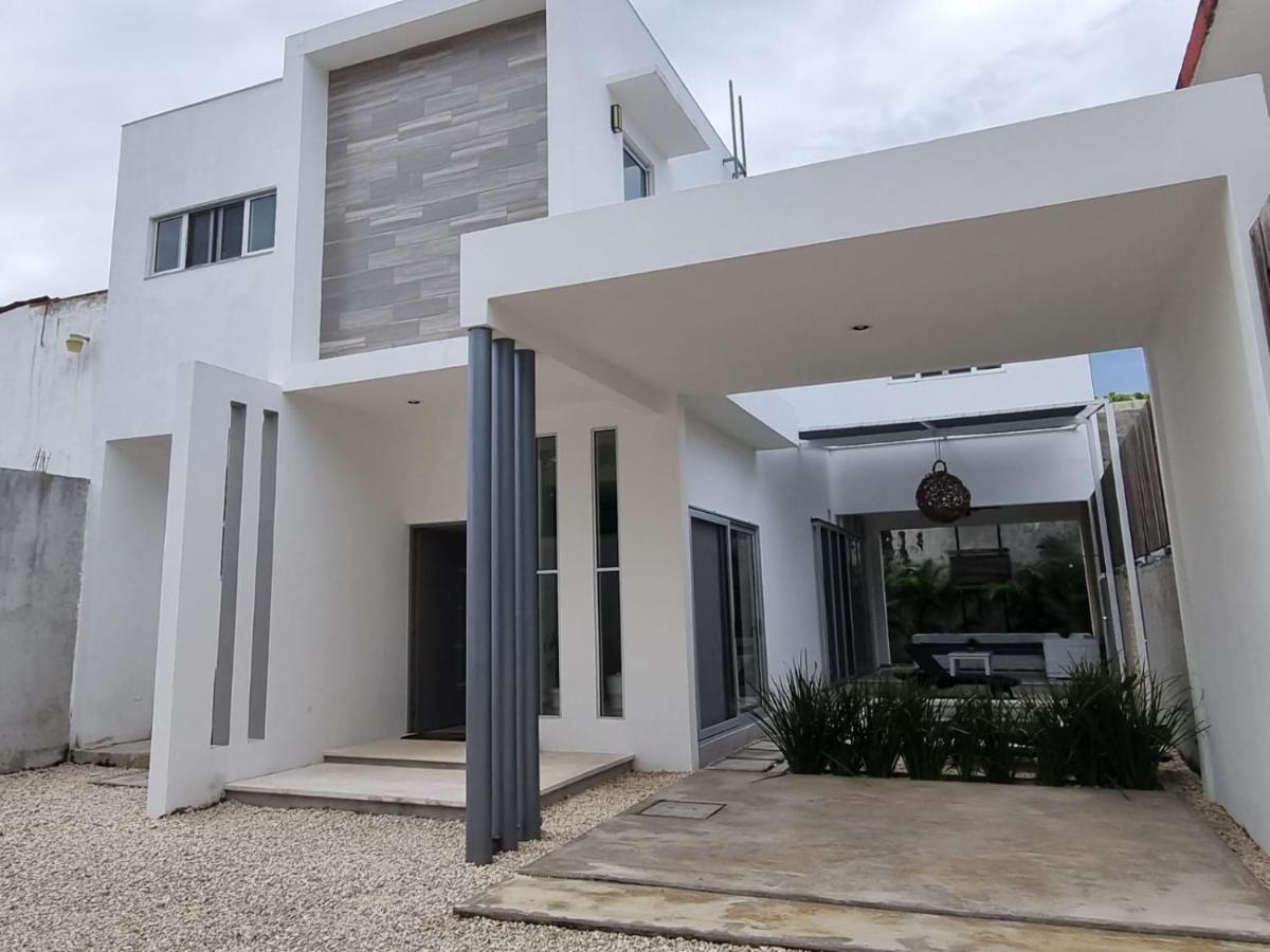 Modern Rutelena +good Location+pool+ac+sleeps 12 Ferienhaus Playa del Carmen