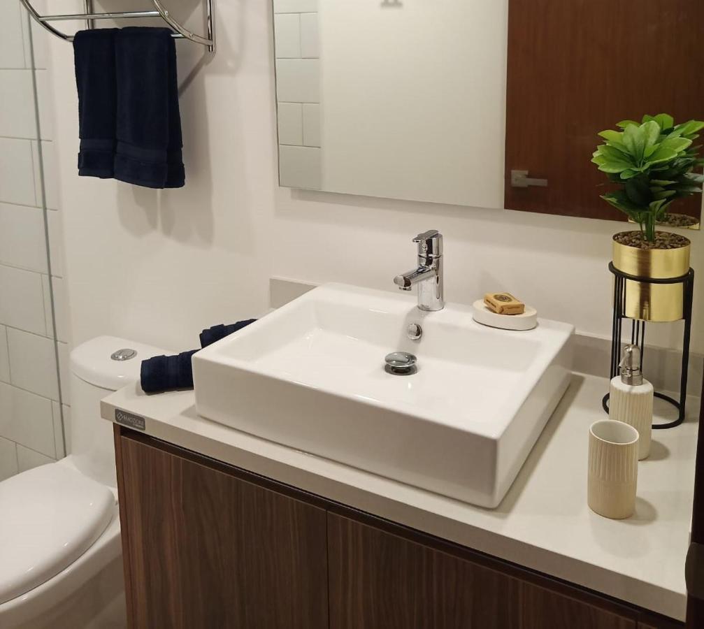 Urban Towers - Brand New Contemporary In Downtown Apartahotel *