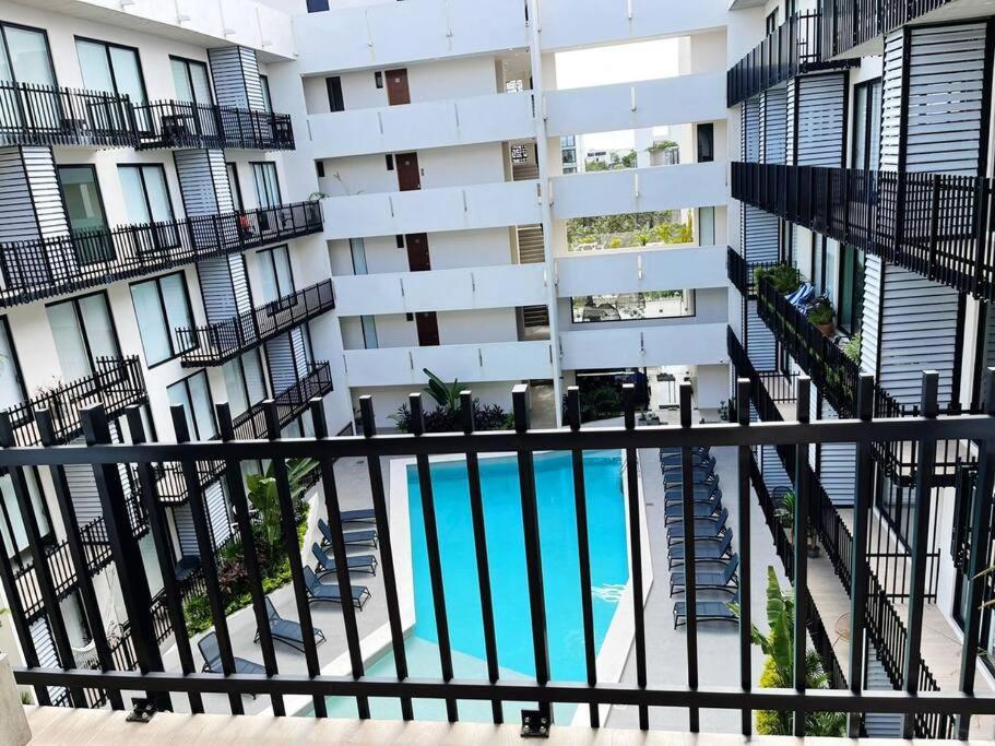 Apartment White 302 W Rooftop Pool & Balcony 38st