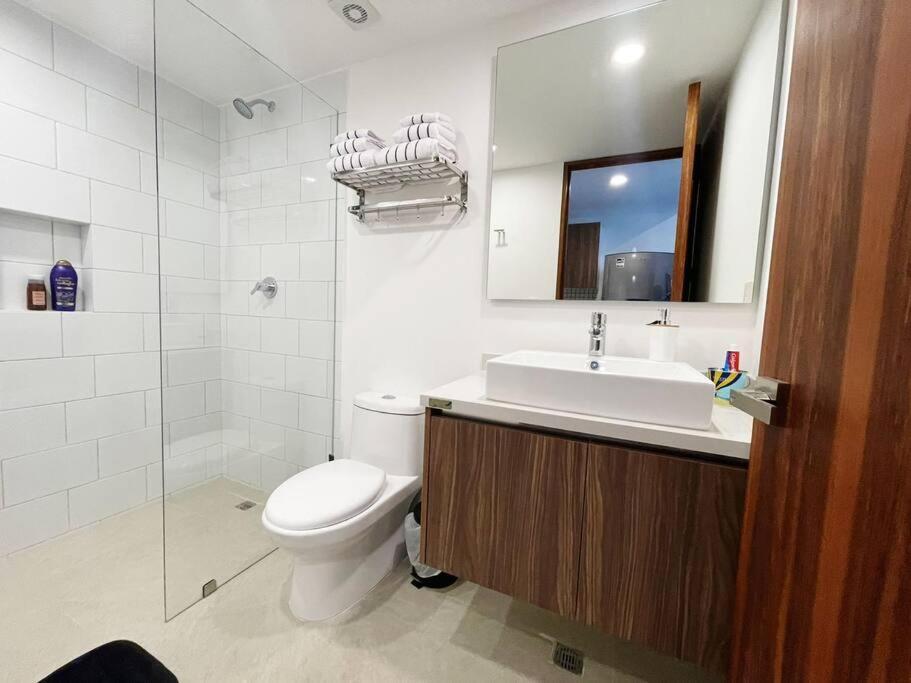 White 302 W Rooftop Pool & Balcony 38st