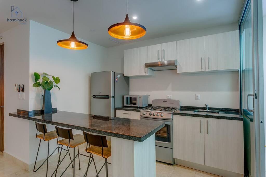 Danzamar 4, 5 Blocks Away From Playa Pelicanos *
