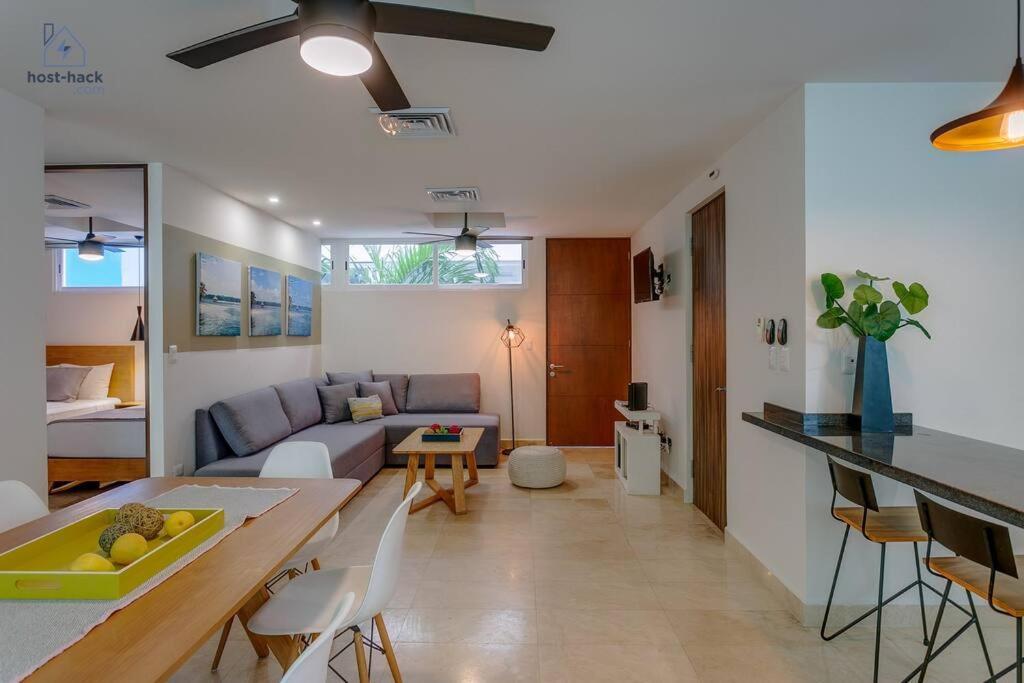Danzamar 4, 5 Blocks Away From Playa Pelicanos Apartment